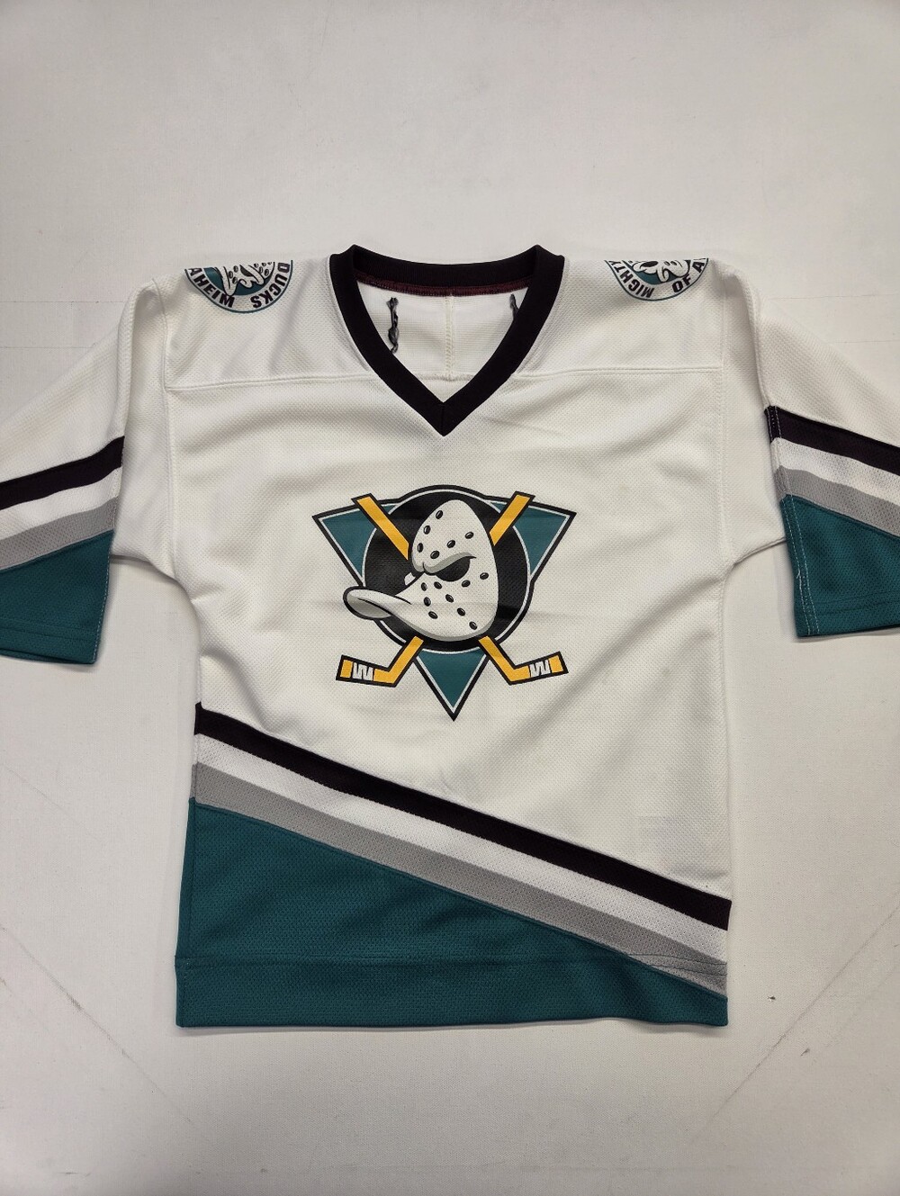 Pro Player Vintage Anaheim Mighty Ducks Jersey Youth Size Small NHL Movie Disney